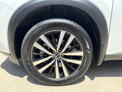 Certified 2025 Nissan Pathfinder Platinum w/ Cargo Package FWD image 2