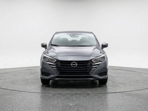 Used 2025 Nissan Versa SV image 2