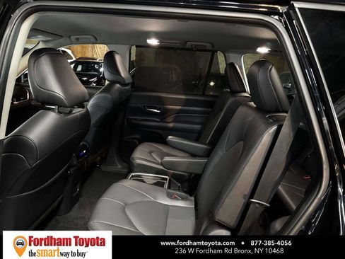 Used 2025 Toyota Grand Highlander AWD image 12