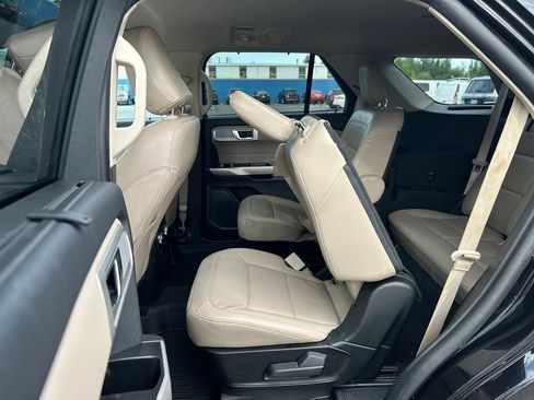 Used 2022 Ford Explorer Limited w/ Equipment Group 301A AWD/4WD image 35