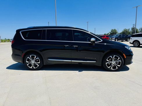 Used 2024 Chrysler Pacifica Pinnacle w/ Trailer Tow Group AWD/4WD image 51