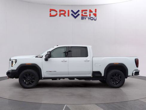 Used 2024 GMC Sierra 2500 AT4 w/ AT4 Premium Plus Package image 2