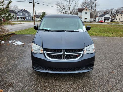 Used 2017 Dodge Grand Caravan SE image 2