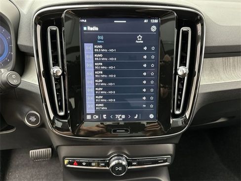 Certified 2025 Volvo XC40 B5 Core image 16