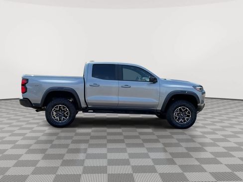 Used 2024 Chevrolet Colorado ZR2 w/ Technology Package AWD/4WD image 9