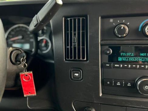 Used 2019 GMC Savana 2500 w/ Driver Convenience Package image 20