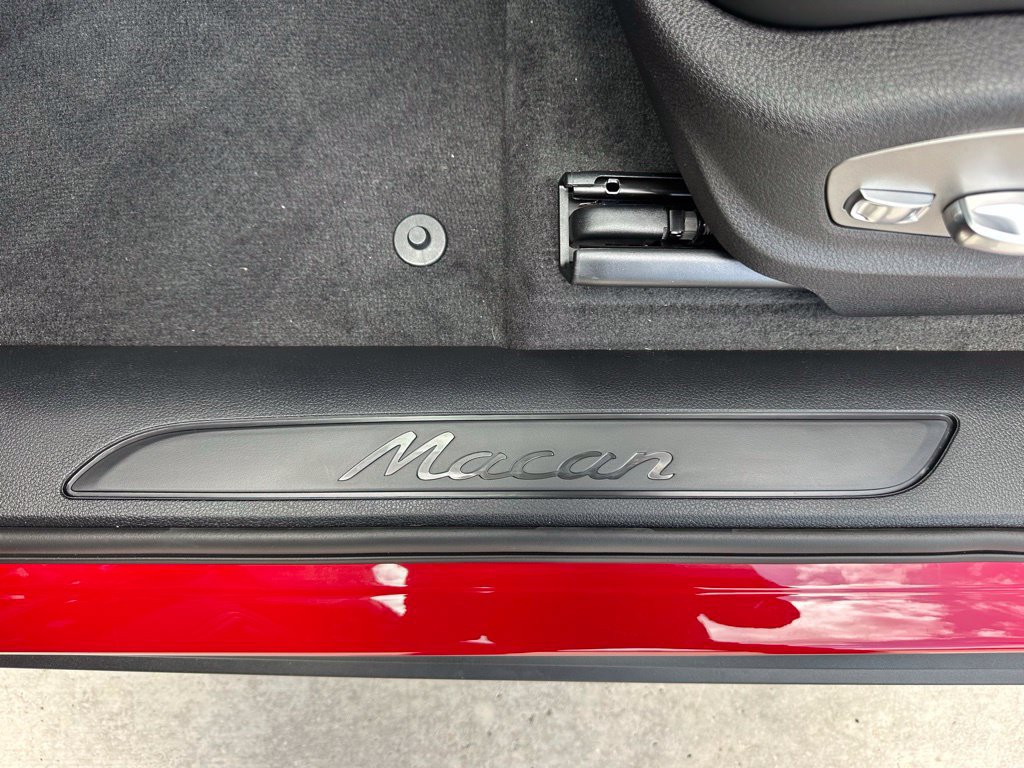 Used 2026 Porsche Macan AWD/4WD image 24