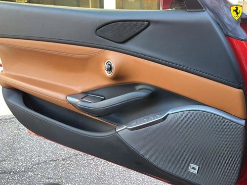 Used 2019 Ferrari Portofino RWD image 40