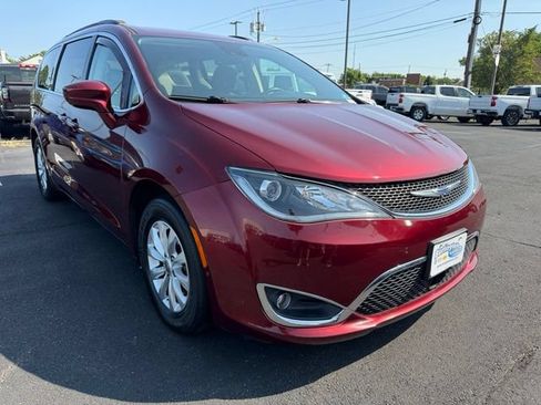 Used 2019 Chrysler Pacifica Touring Plus w/ Advanced Safetytec Group FWD image 1