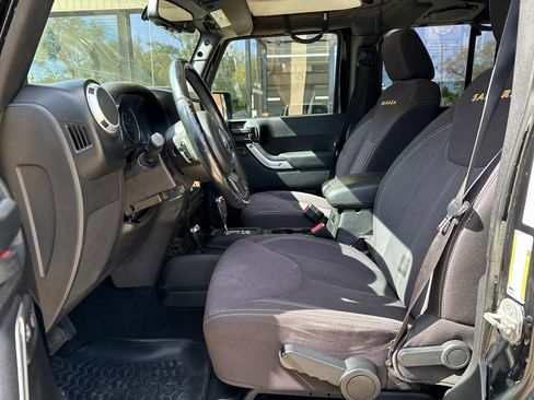 Used 2013 Jeep Wrangler Unlimited Sahara AWD/4WD image 12