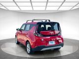 Used 2023 Kia Soul LX w/ LX Technology Package image 3