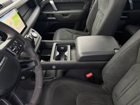Used 2023 Land Rover Defender 110 image 12