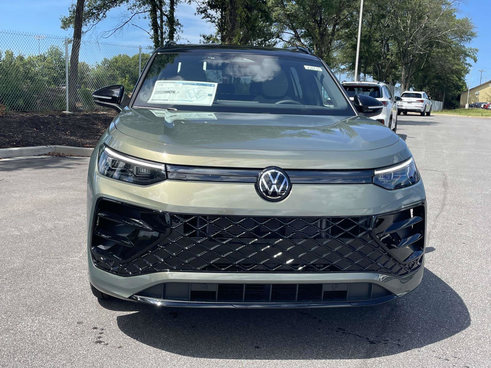 New 2026 Volkswagen Tiguan SE R-Line FWD image 2