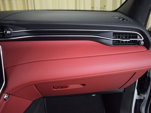 New 2025 Maserati Grecale Folgore image 26