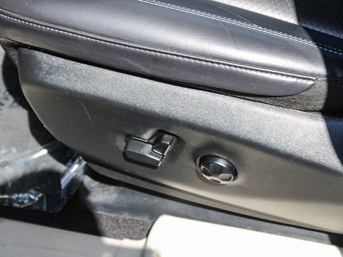 Used 2024 Chrysler Pacifica Limited FWD image 24
