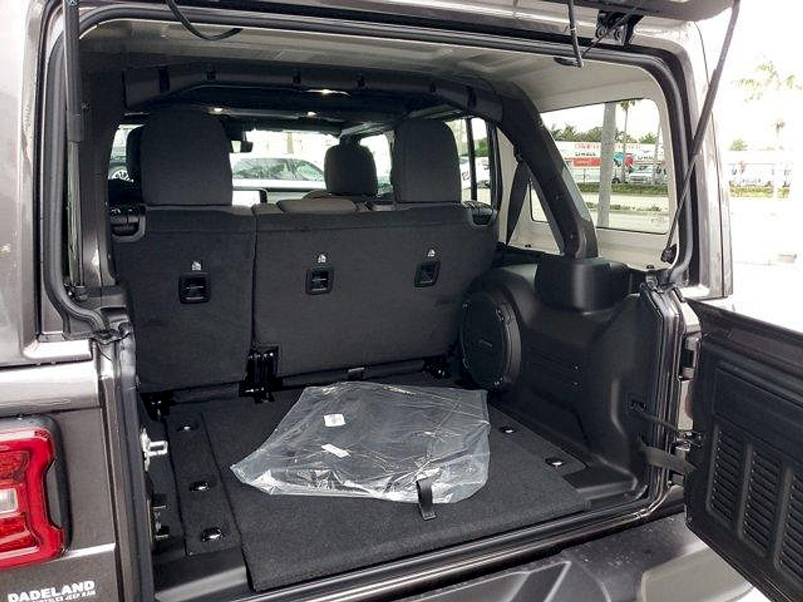 New 2026 Jeep Wrangler Unlimited Sahara w/ Technology Group AWD/4WD image 5