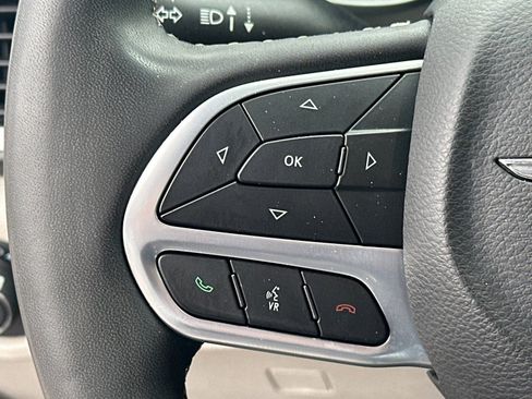 Used 2022 Chrysler Pacifica Touring-L image 24