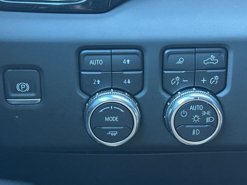 Used 2025 GMC Sierra 2500 AT4 w/ AT4 Premium Plus Package AWD/4WD image 59
