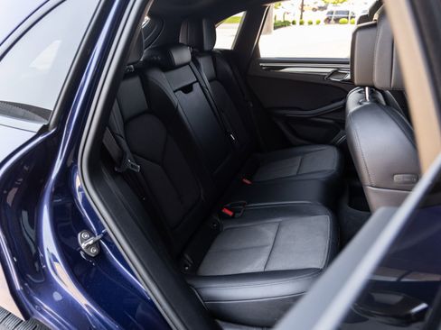 Certified 2022 Porsche Macan AWD/4WD image 37