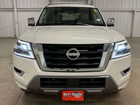 Used 2024 Nissan Armada Platinum w/ Captain's Chairs Package RWD image 2