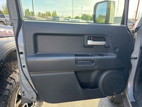 Used 2014 Toyota FJ Cruiser 4WD image 8