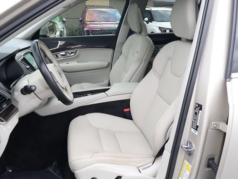 Used 2016 Volvo XC90 T6 Momentum w/ Momentum Plus Package AWD/4WD image 19