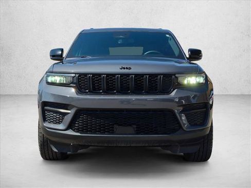 Used 2024 Jeep Grand Cherokee Altitude AWD/4WD image 2