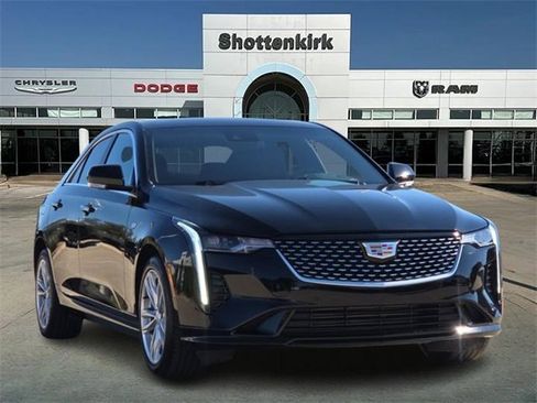 Used 2025 Cadillac CT4 Luxury image 1