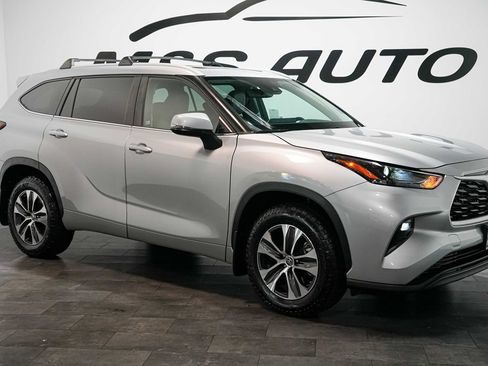 Used 2023 Toyota Highlander XLE AWD/4WD image 8