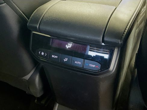 Used 2023 Toyota Highlander Limited AWD/4WD image 16