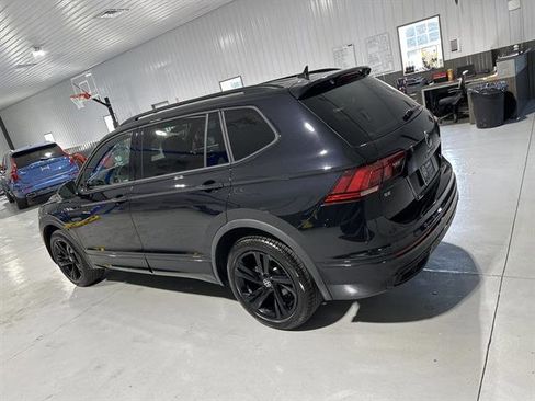 Certified 2024 Volkswagen Tiguan SE R-Line image 5