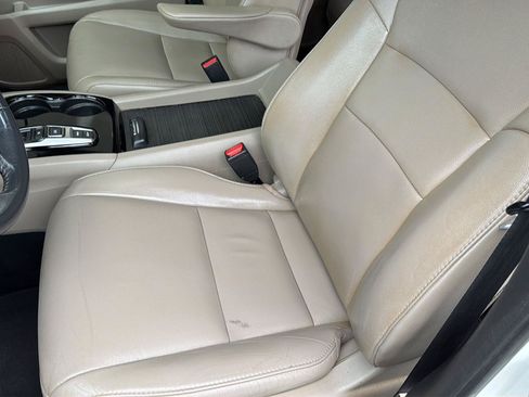 Used 2017 Honda Pilot Touring image 32
