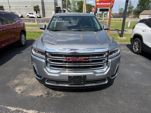Used 2023 GMC Acadia SLE w/ Driver Convenience Package FWD image 5