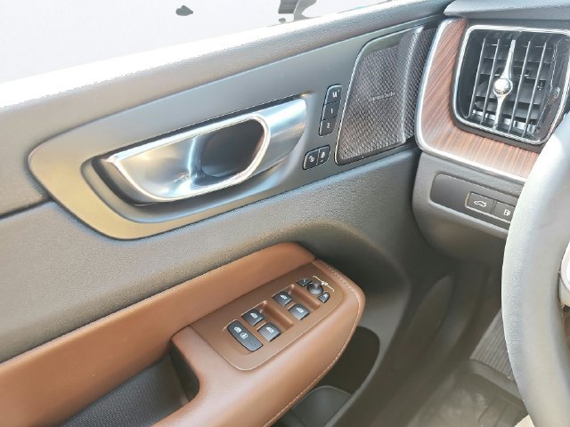Used 2024 Volvo XC60 T8 Plus w/ Climate Package AWD/4WD image 20