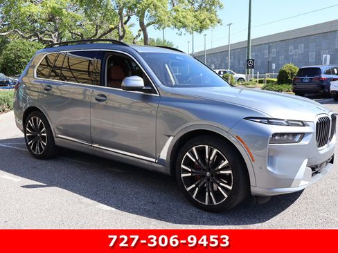 Used 2024 BMW X7 xDrive40i w/ Premium Package image 11