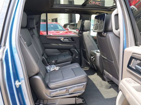 New 2026 GMC Yukon XL Denali w/ Denali Reserve Package AWD/4WD image 34