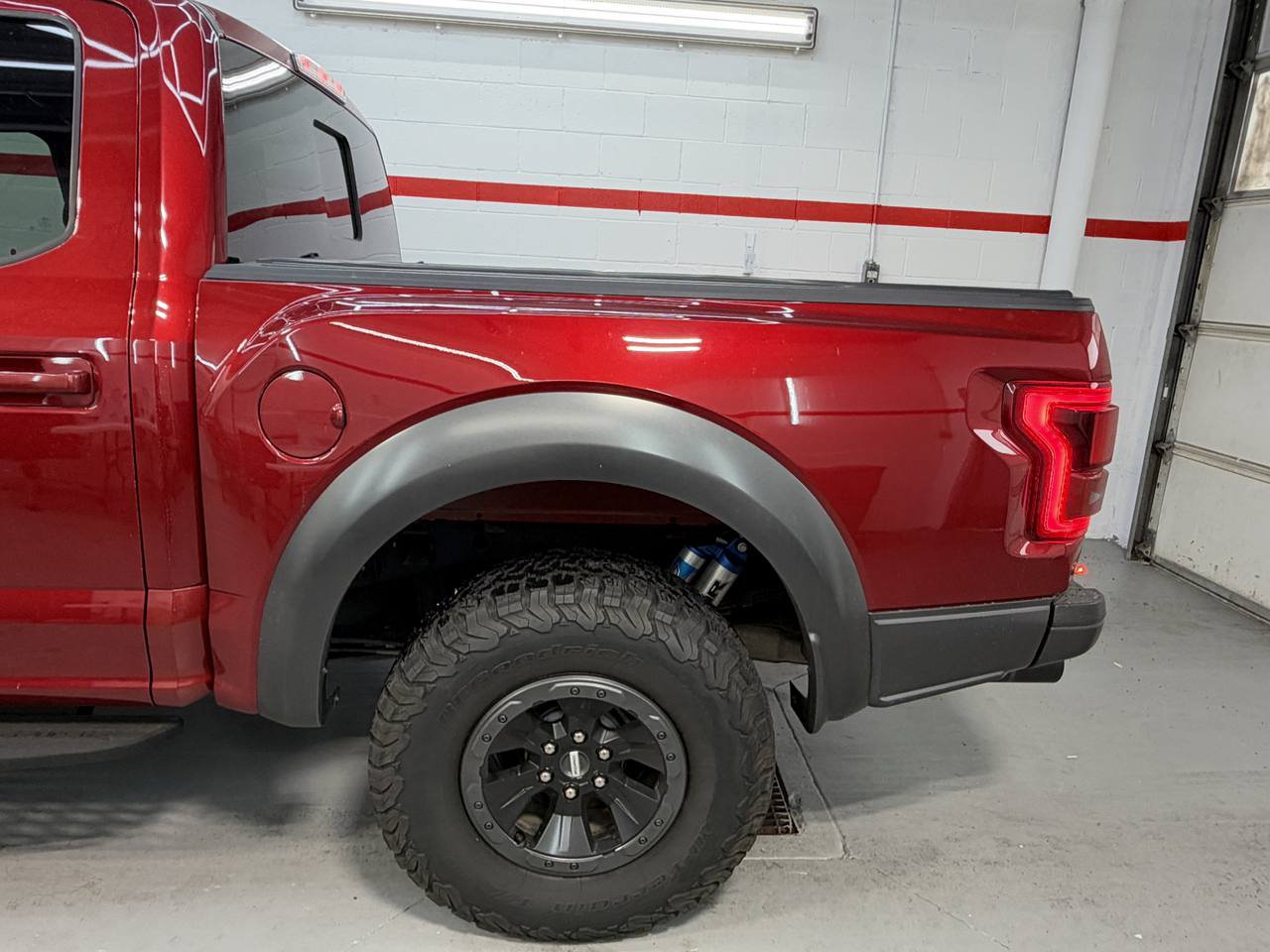 Used 2017 Ford F150 Raptor w/ Equipment Group 802A Luxury AWD/4WD image 7