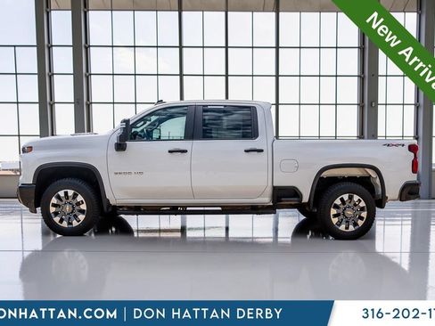 Used 2024 Chevrolet Silverado 2500 Custom w/ Custom Value Package AWD/4WD image 2