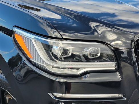 Used 2022 Lincoln Navigator L Reserve image 11