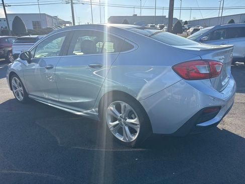 Used 2018 Chevrolet Cruze Premier image 8