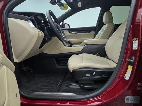 Used 2018 Cadillac XT5 AWD image 16