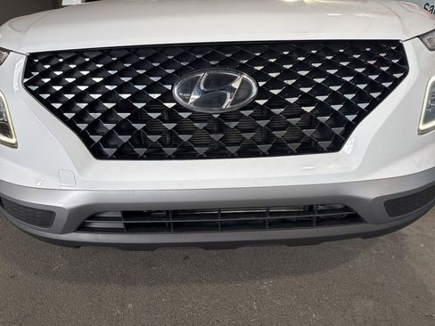 Used 2024 Hyundai Venue Limited FWD image 12
