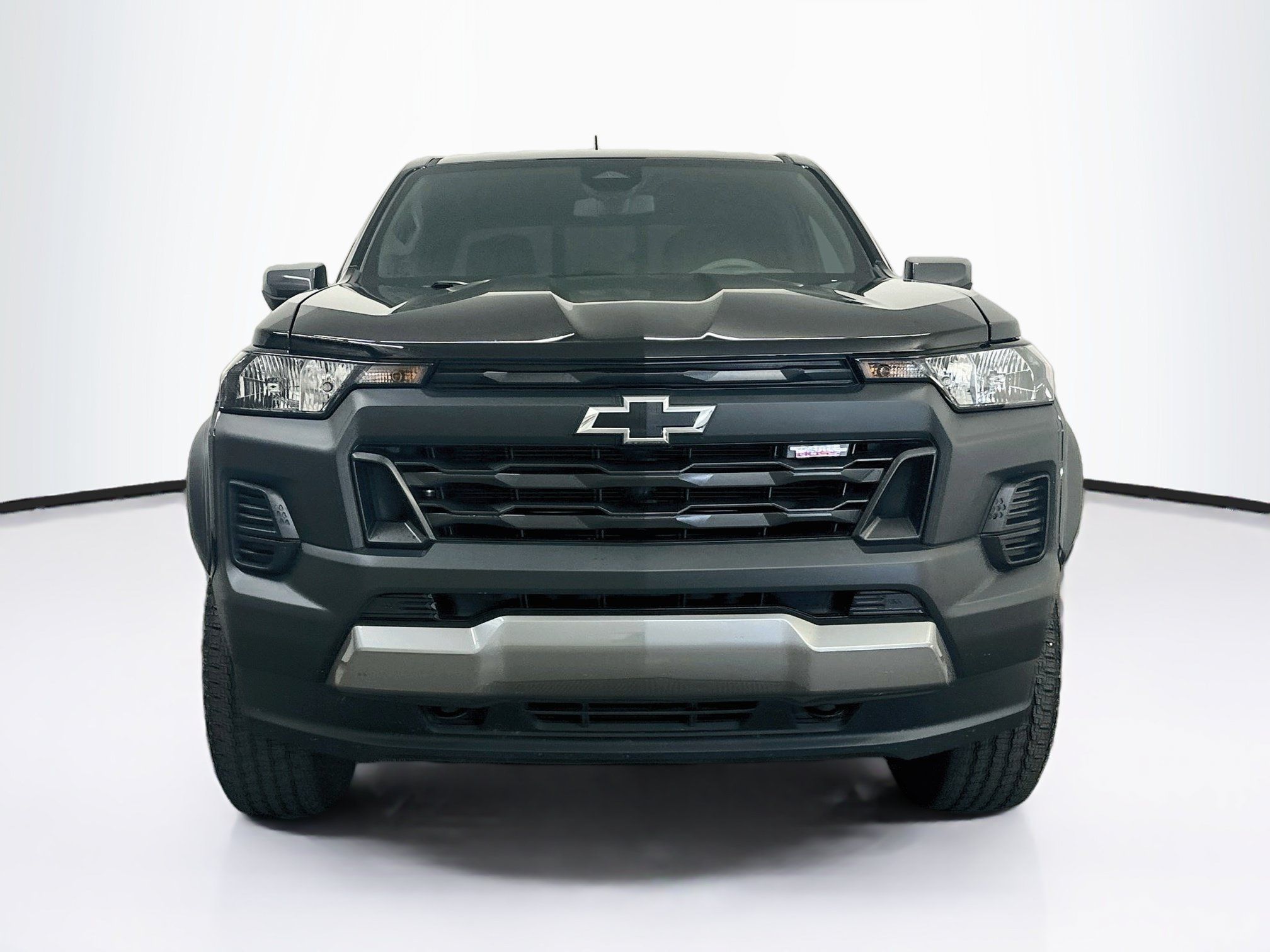 Used 2025 Chevrolet Colorado Trail Boss AWD/4WD image 2