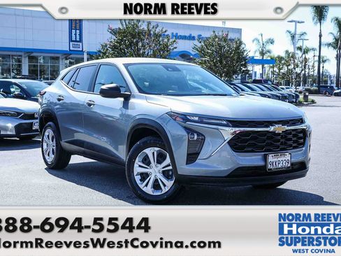 Used 2024 Chevrolet Trax LS image 1