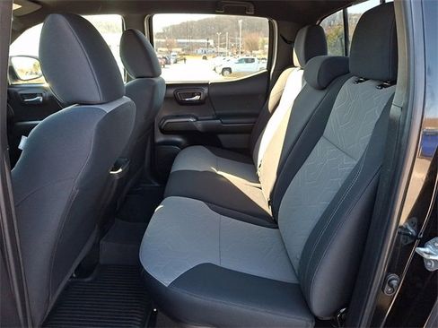 Used 2023 Toyota Tacoma TRD Off-Road image 10