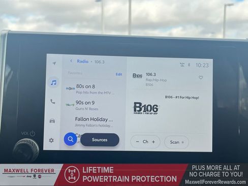 Used 2024 Toyota RAV4 SE image 8