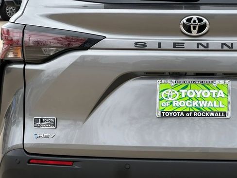 New 2026 Toyota Sienna XLE FWD image 6