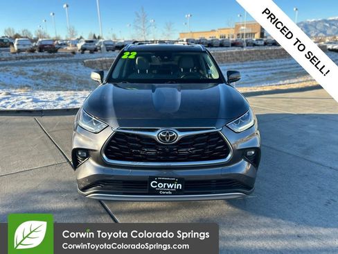 Used 2022 Toyota Highlander Platinum AWD/4WD image 2