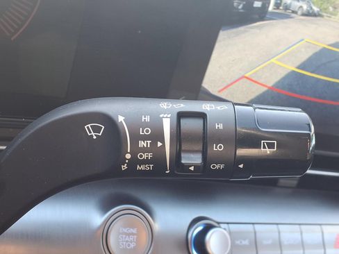 Used 2025 Hyundai Kona SEL AWD/4WD image 16