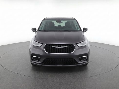 Used 2023 Chrysler Pacifica Touring-L FWD image 5